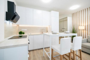 ALURE RESIDENCES 2 & 24h self check-in, parking in the garage in the apartment building included, new building, terrace, green location with a forest park with a lake, children's playground, Banská By